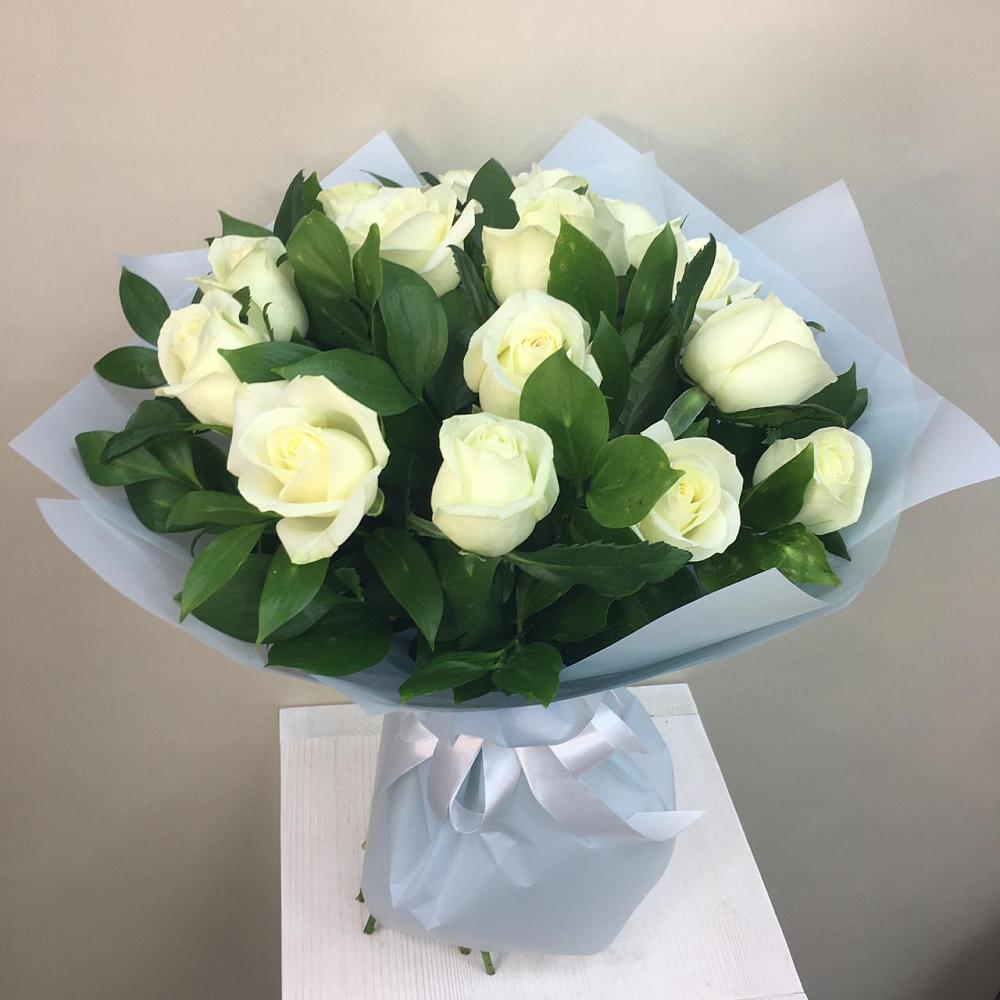 Букет 15 Белых роз Проуд в Марьянской