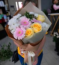 Букет цветов из:  Герберы, Розы и Хризантемы в Марьянской