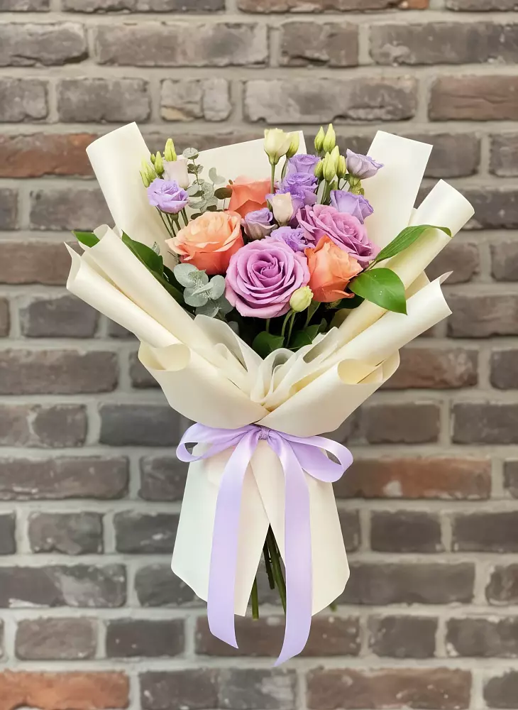 Букет цветов из: Лизиантусы и Розы в Марьянской