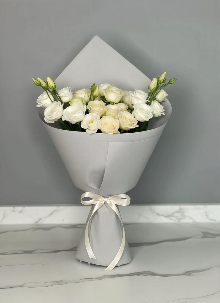 Букет цветов из: Розы и Лизиантусы в Марьянской