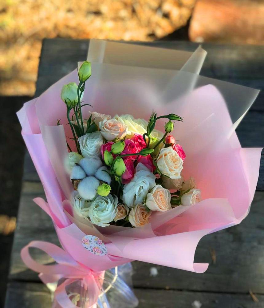 Букет цветов из: Розы и Лизиантусы в Марьянской