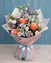 Букет цветов из:  Лизиантусы, Розы, Альстромерии и Гипсофила в Марьянской