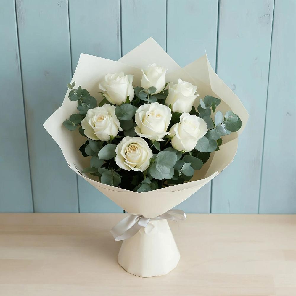 Букет Белые розы в Эвкалипте в Марьянской