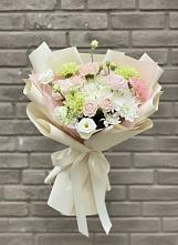 Букет цветов из:  Гвоздики, Розы, Лизиантусы и Хризантемы #REPLACE_PRED# Марьянской