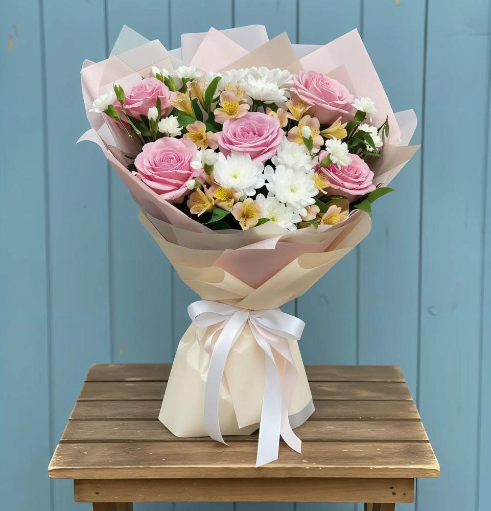 Букет цветов из: Гвоздики, Орхидеи и Розы в Марьянской