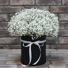 Цветочная композиция из Гипсофила в шляпной коробке в Марьянской
