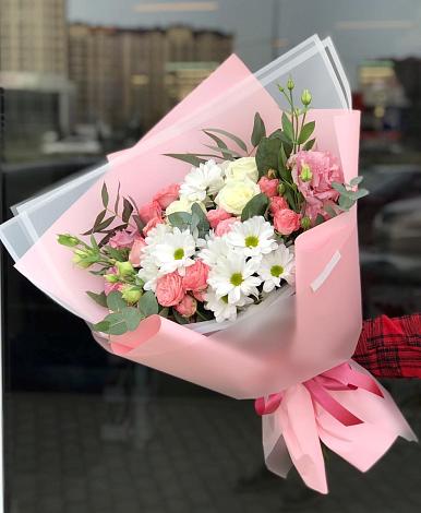 Букет цветов из: Розы, Лизиантусы и Хризантемы в Марьянской