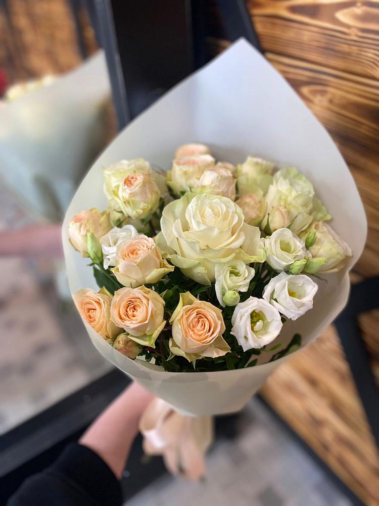 Букет цветов из: Розы и Лизиантусы в Марьянской